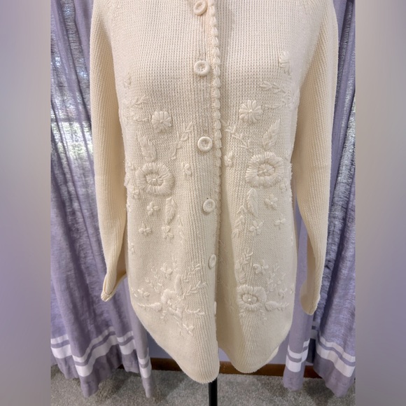 Elegant Cream Floral Cardigan - Picture 4 of 6